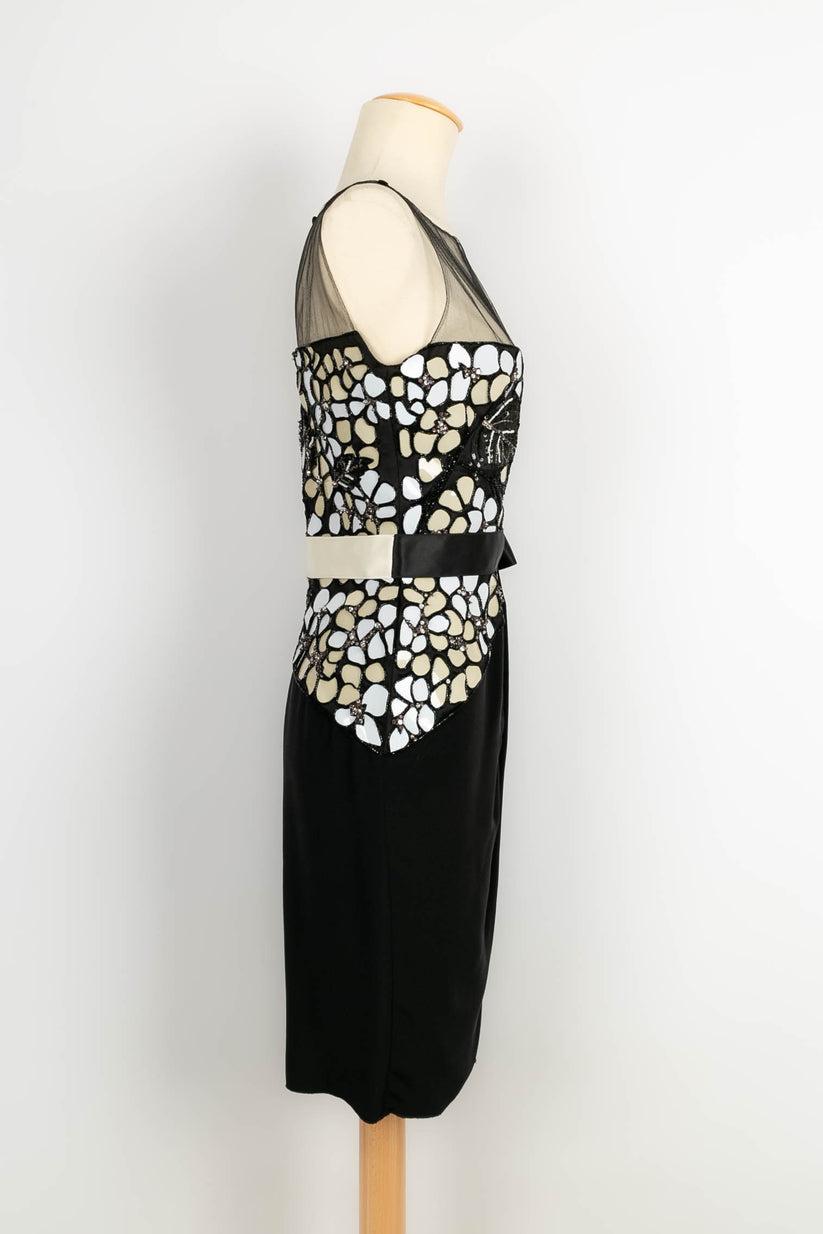 Valentino Schwarzes Kleid mit Perlen genäht mit Perlen im Zustand „Hervorragend“ im Angebot in SAINT-OUEN-SUR-SEINE, FR