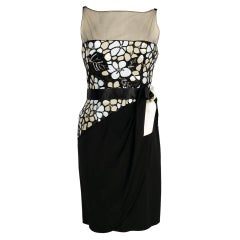 Valentino Robe noire cousue avec perles
