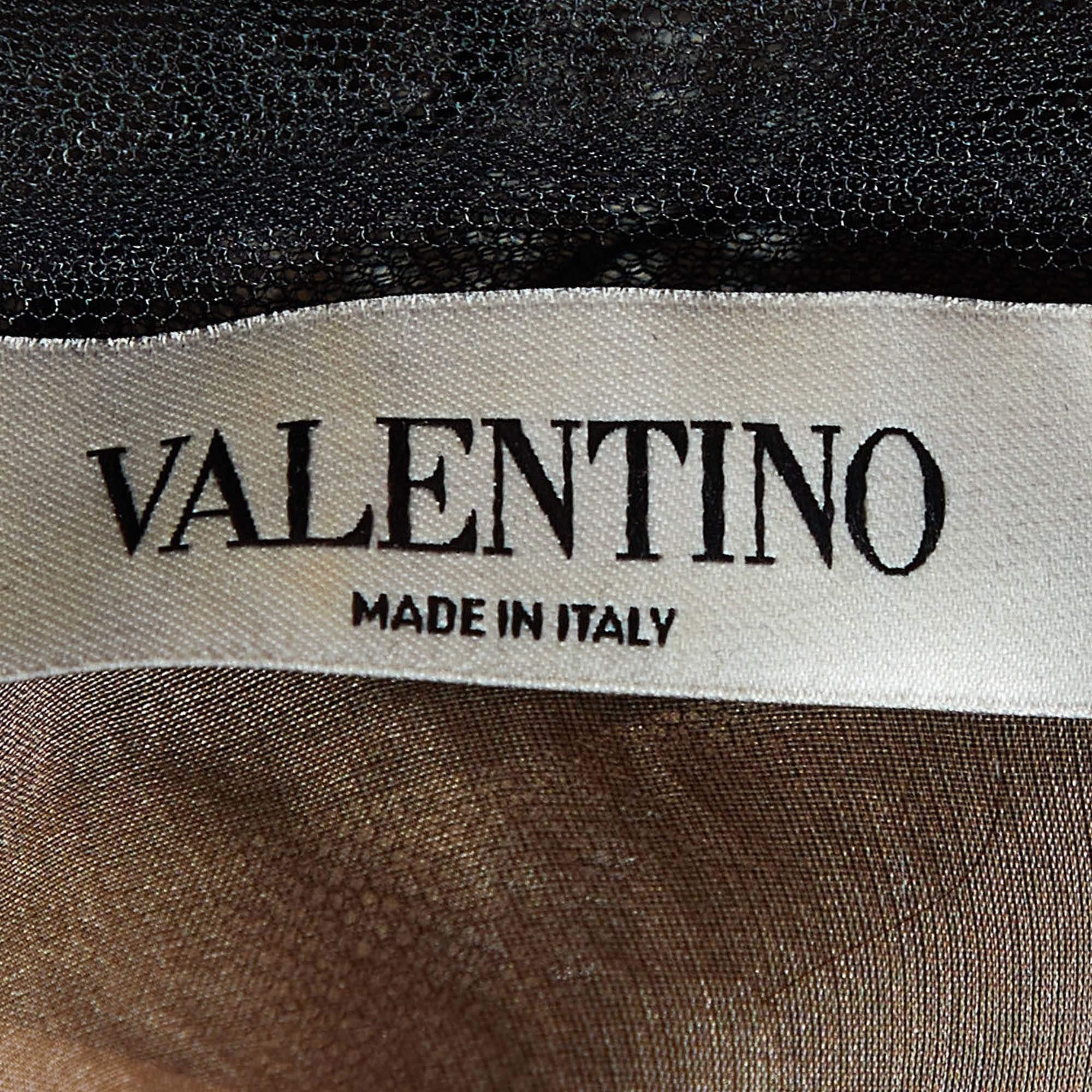 Valentino Black Floral Applique Tulle Top L In Good Condition In Dubai, Al Qouz 2