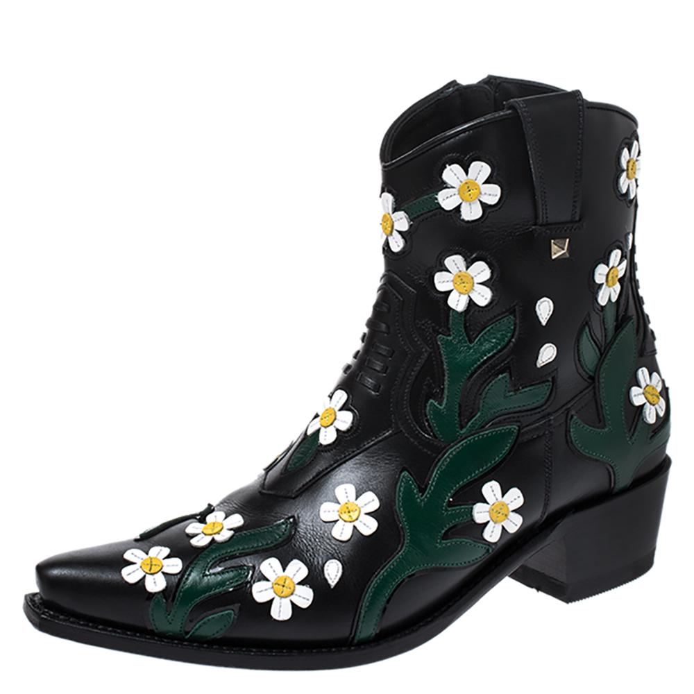 Get set to dazzle wherever you go with these Cowboy boots from Valentino. These black boots are crafted from leather and feature floral embroidery all over. With a leather-lined insole, this pair also features a smart shape and attractive
