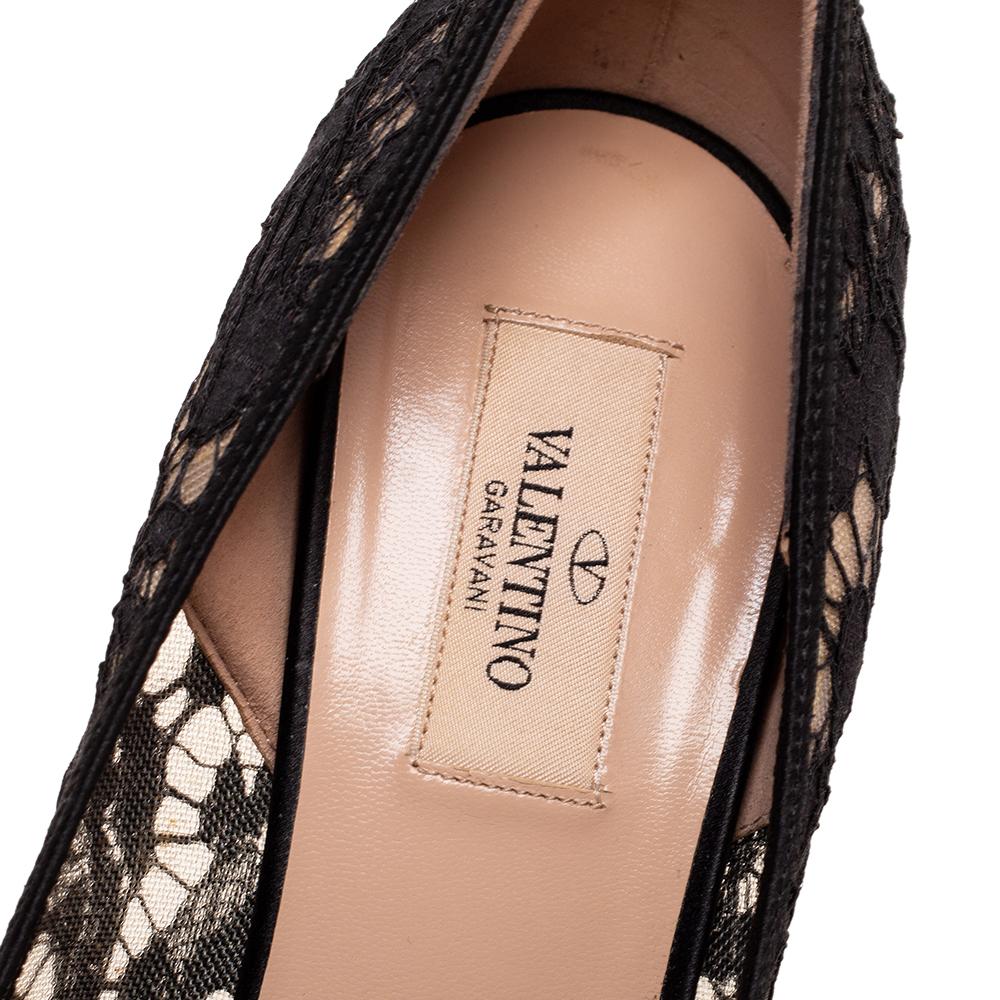 Women's Valentino Black Floral Lace Couture Bow Peep-Toe Platform Pumps Size 39