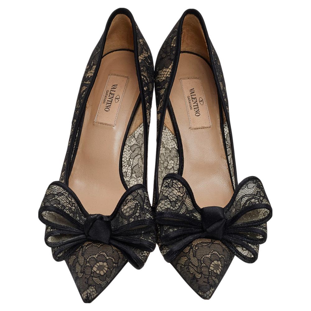 Women's Valentino Black Floral Lace Couture Bow Pointed Toe Pumps Size 38