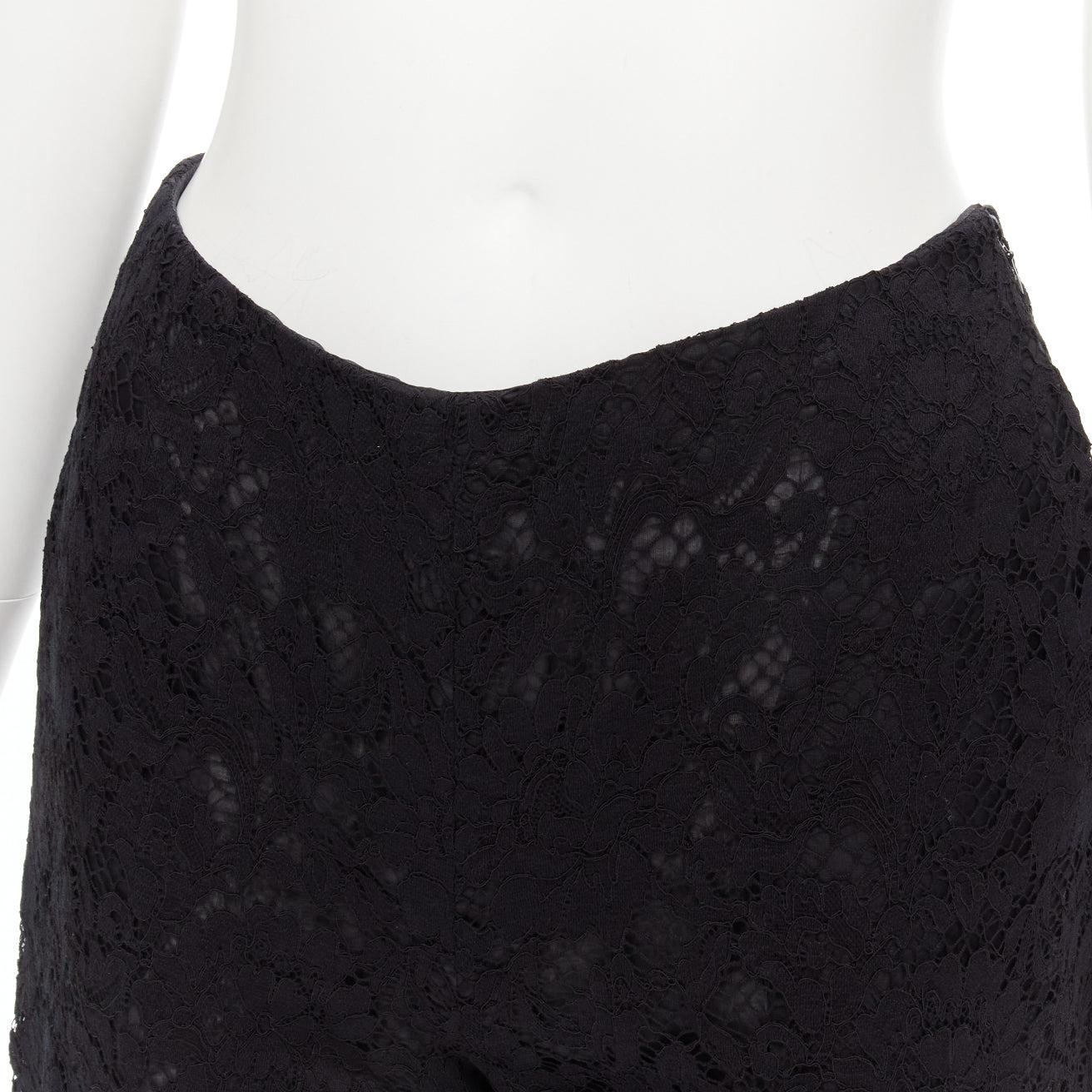 VALENTINO black floral lace knee length culotte shorts IT38 XS
Reference: MELK/A00069
Brand: Valentino
Designer: Pier Paolo Piccioli
Material: Lace
Color: Black
Pattern: Solid
Closure: Zip
Extra Details: Dual side pockets.
Made in: