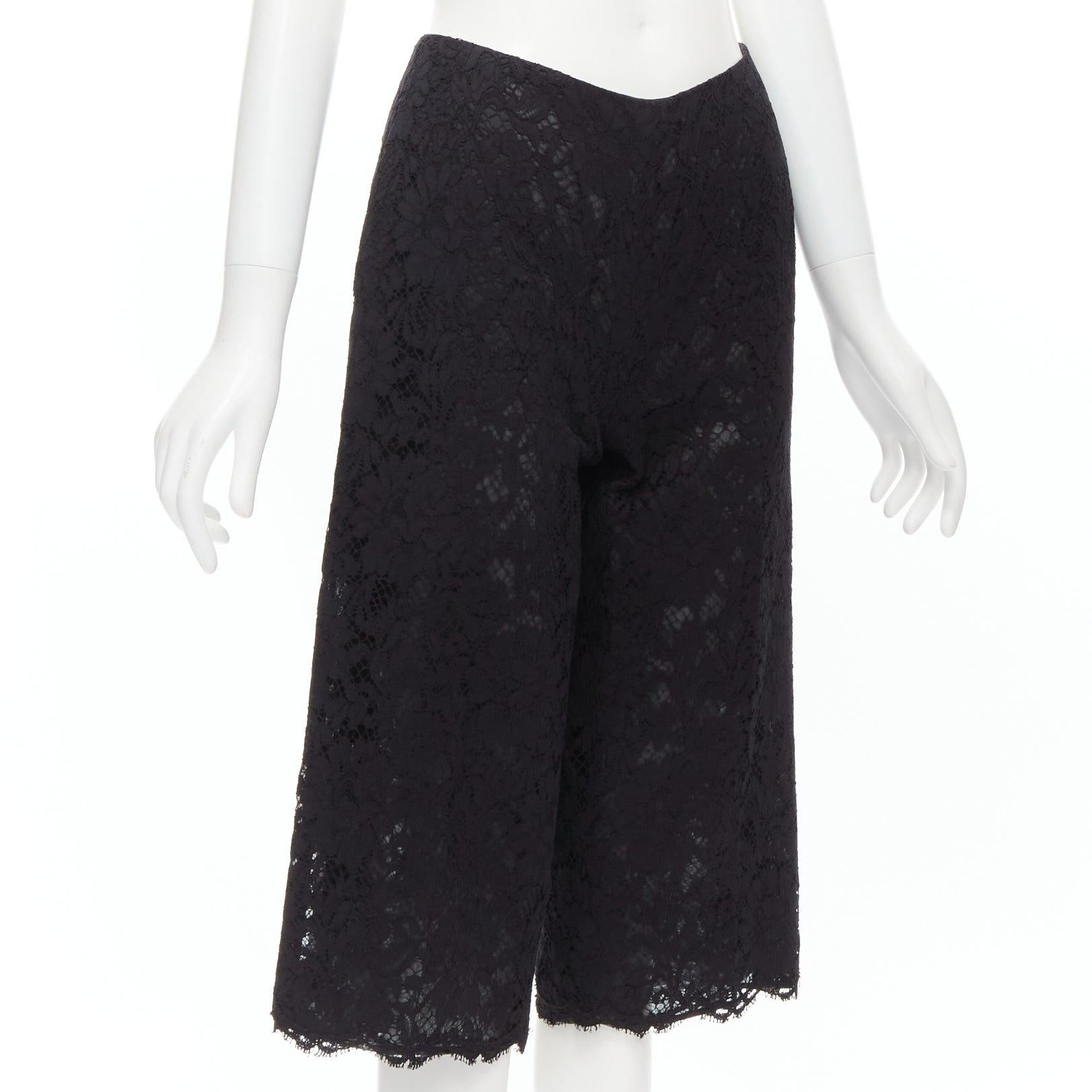 Black VALENTINO black floral lace knee length culotte shorts IT38 XS For Sale