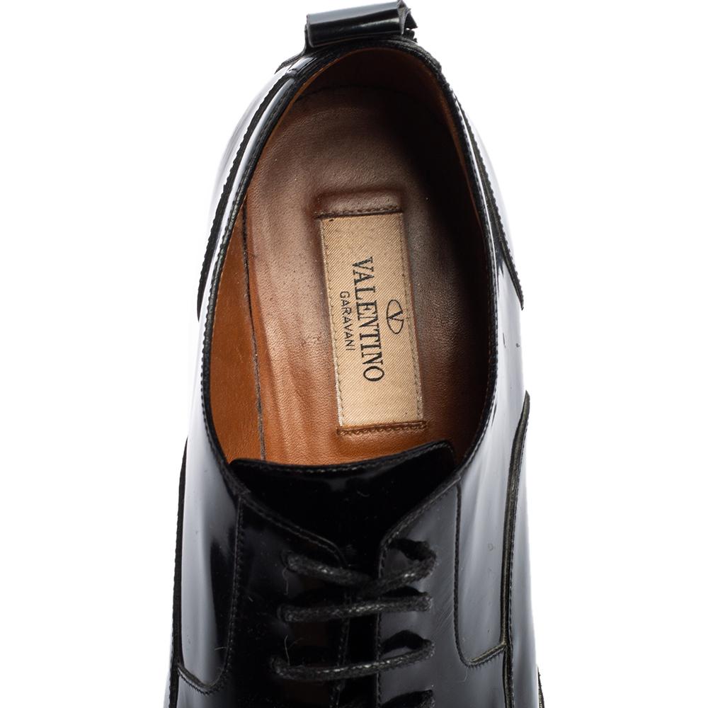 Valentino Black Glossy Leather Lace Up Derby Size 38.5 In Good Condition In Dubai, Al Qouz 2