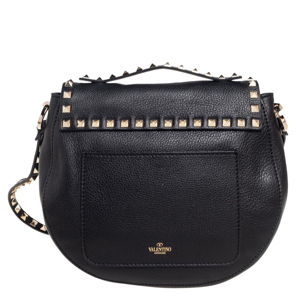 The emblematic Rockstud collection from the House of Valentino needs no introduction. This Rockstud Saddle bag has been designed using black grained leather with gold-toned Rockstud embellishments and a frontal lock closure accentuating its beauty.