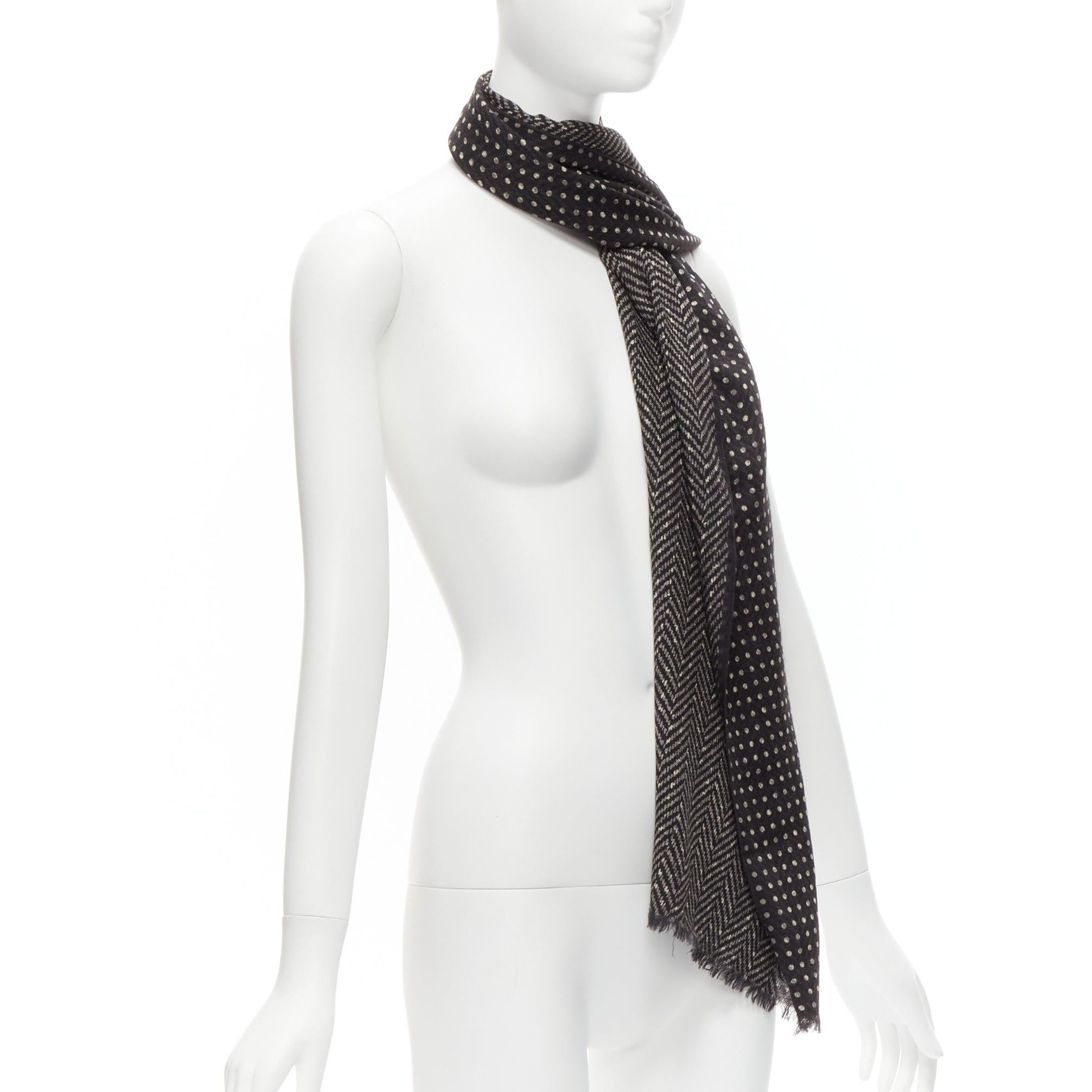 VALENTINO black grey wool silk polka dot chevron double side fringe scarf
Reference: KEDG/A00265
Brand: Valentino
Material: Wool, Silk
Color: Black, Grey
Pattern: Polka Dot
Extra Details: Double side prints.
Made in: Italy

CONDITION:
Condition:
