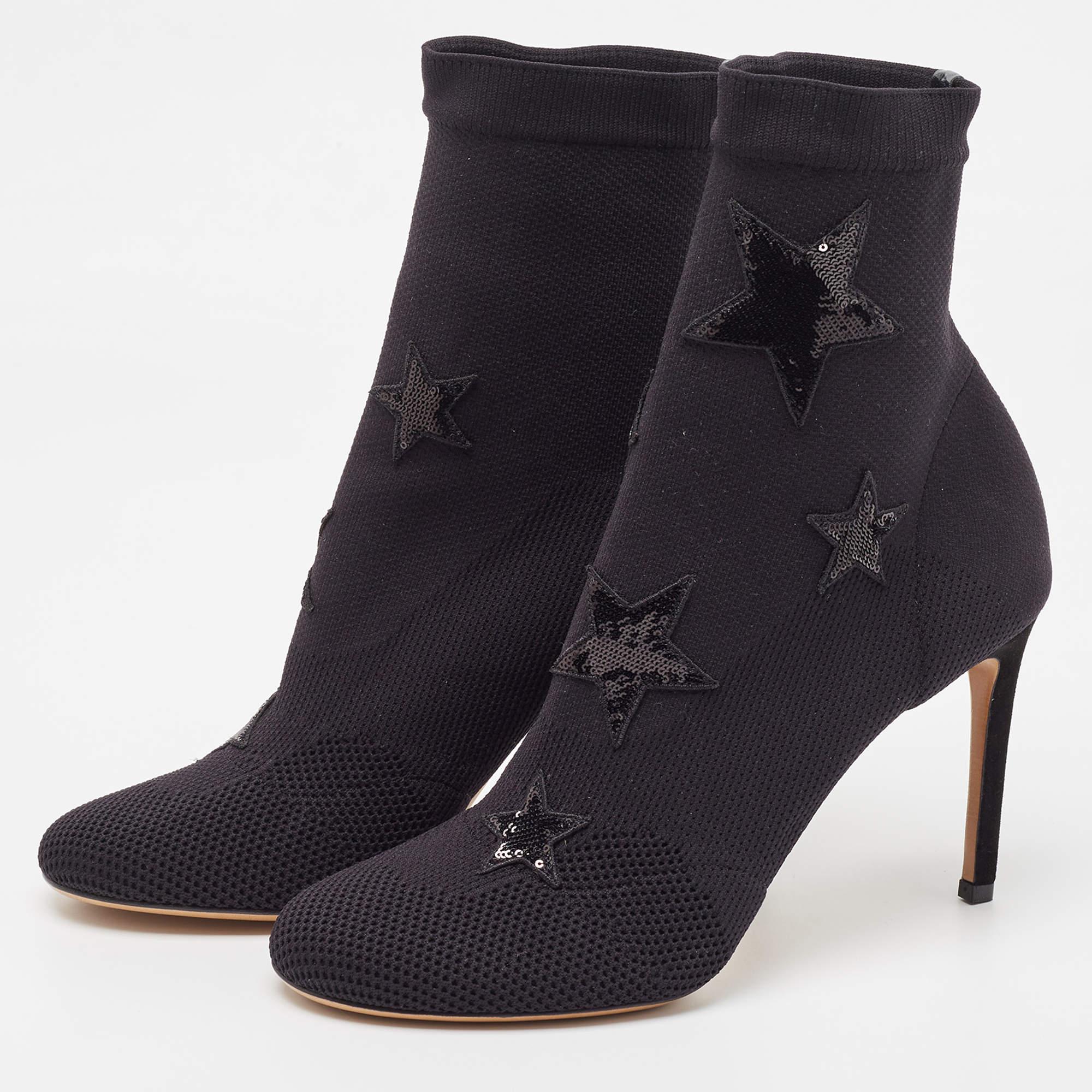 Perfectly sewn and finished to ensure an elegant look and fit, these Valentino boots are a purchase you'll love flaunting. They look great on the feet.

Includes: Original Dustbag, Original Box