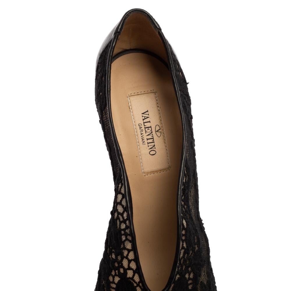 Valentino Black Lace And Mesh Fusion Pointed Toe Pumps Size 37 In Good Condition In Dubai, Al Qouz 2