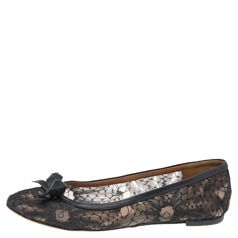 Women's Valentino Black Lace Bow Detail Ballet Flats Size 37 For Sale