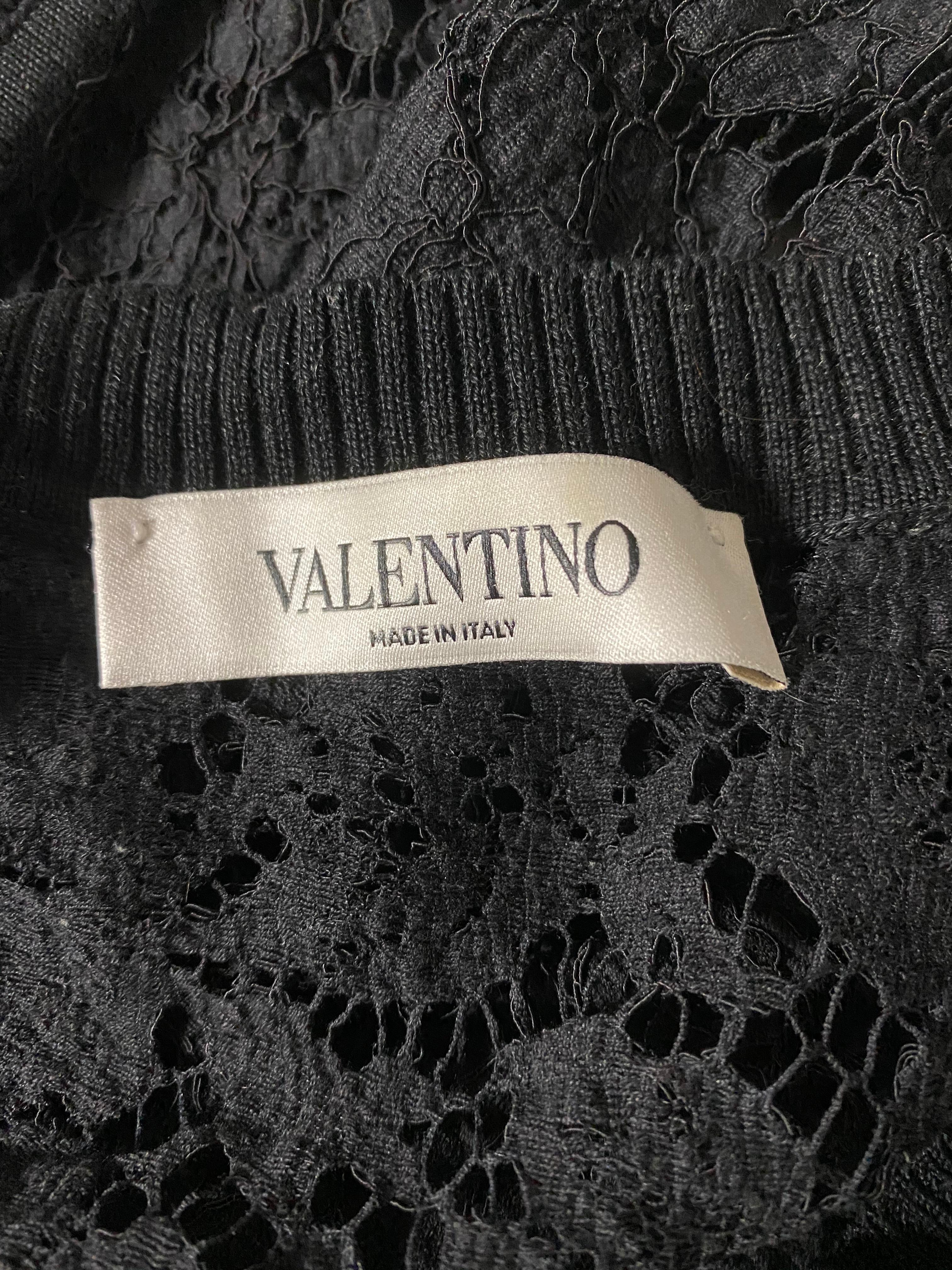 Valentino Schwarzes Spitzen-Strickjacke-Top  im Angebot 4