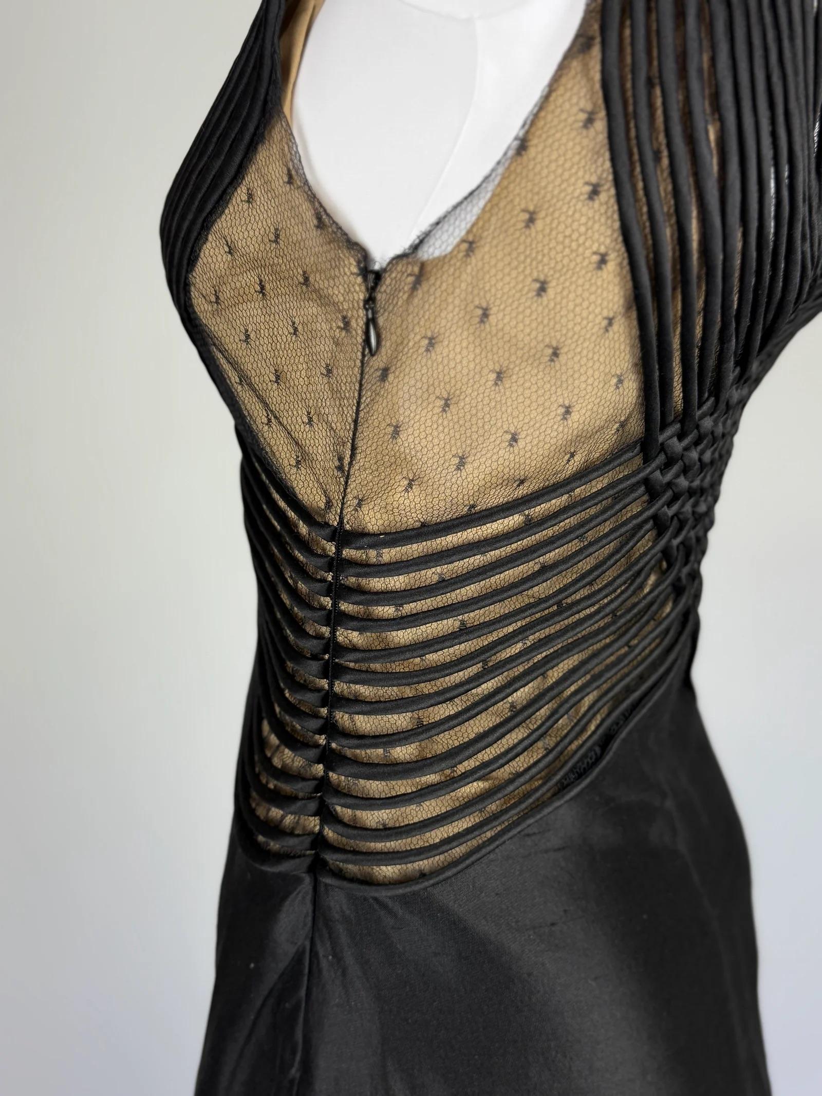 Valentino Schwarzes Abendkleid mit Gittermuster, SS 1999 im Angebot 6