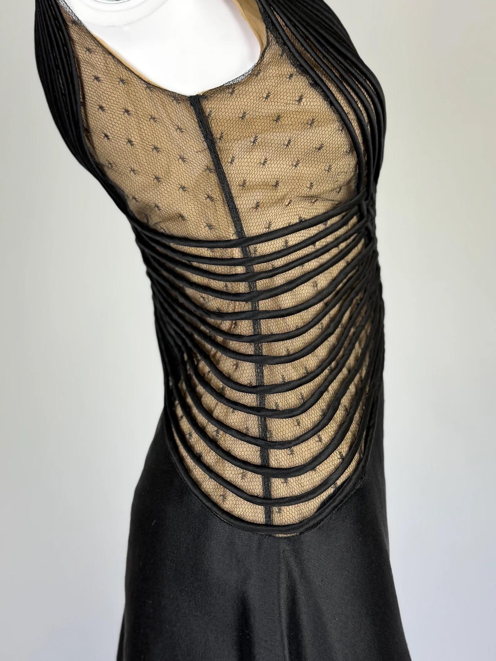 Valentino Schwarzes Abendkleid mit Gittermuster, SS 1999 im Angebot 7