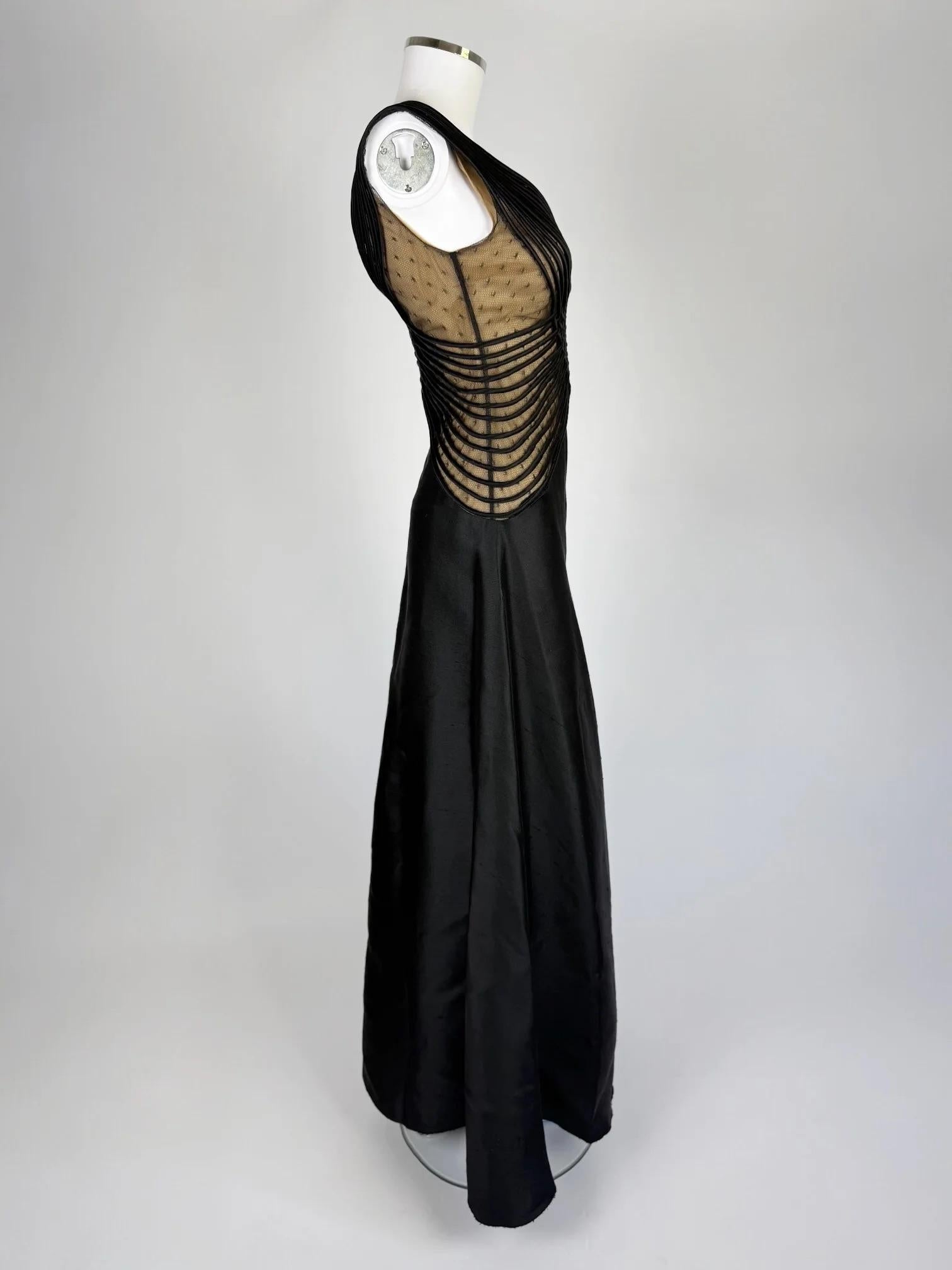 Valentino Schwarzes Abendkleid mit Gittermuster, SS 1999 im Angebot 3