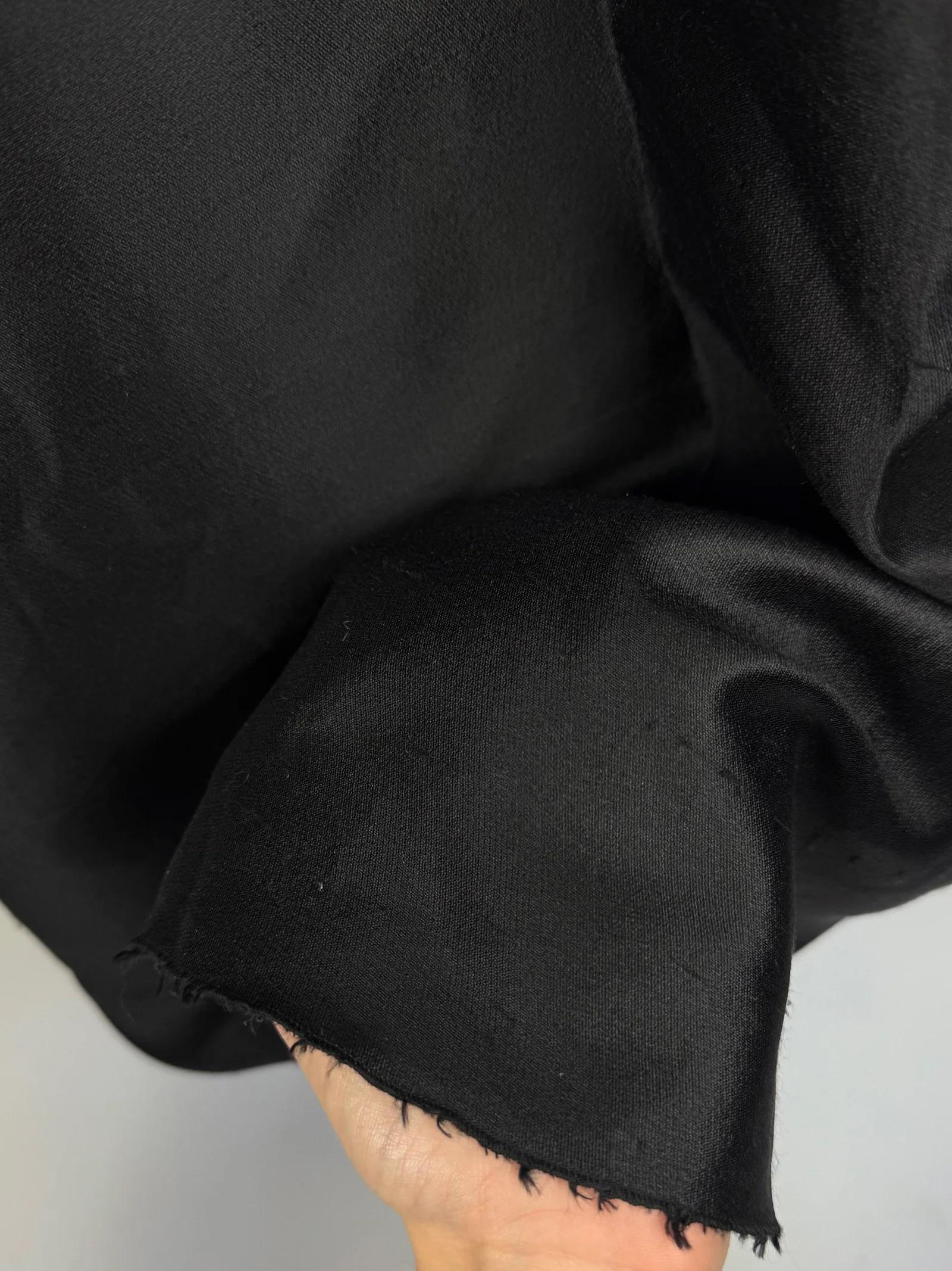 Valentino Schwarzes Abendkleid mit Gittermuster, SS 1999 im Angebot 5