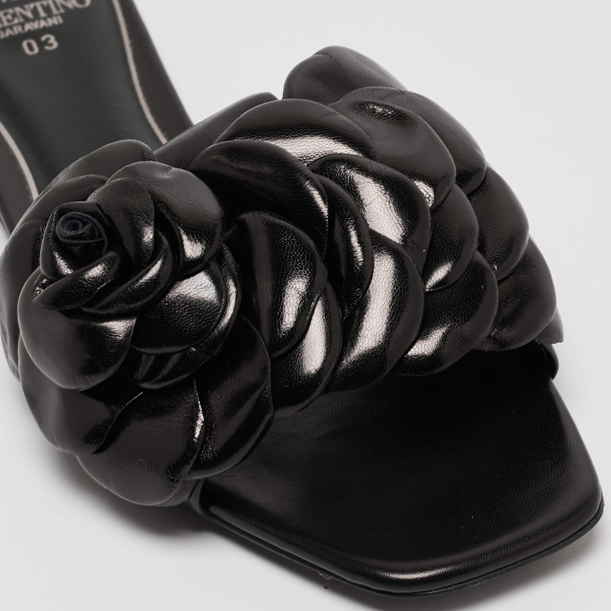 Valentino Black Leather 03 Rose Edition Atelier Flat Slides Size 39 In Good Condition In Dubai, Al Qouz 2