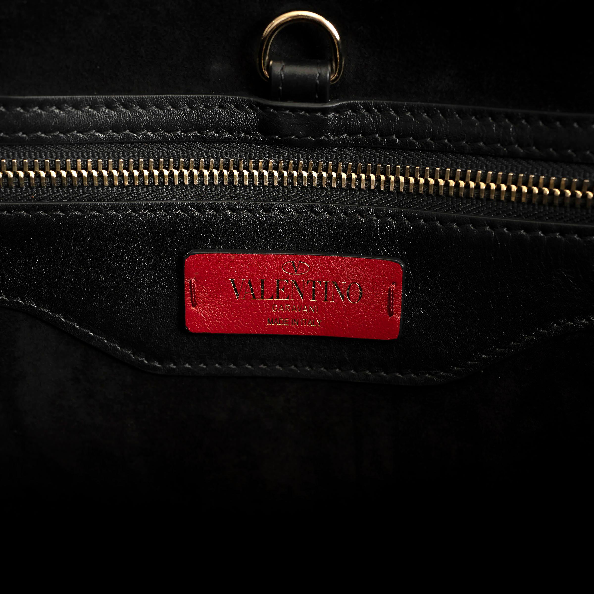 VALENTINO black leather 2017 LARGE DEMILUNE ROCKSTUD Bag For Sale 3