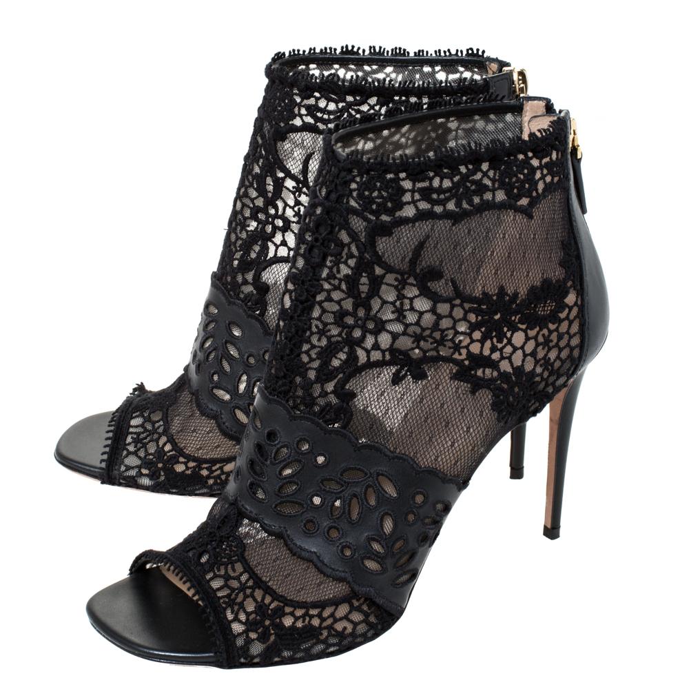 Valentino Black Leather and Lace Fusion Ankle Booties Size 38 In Good Condition In Dubai, Al Qouz 2