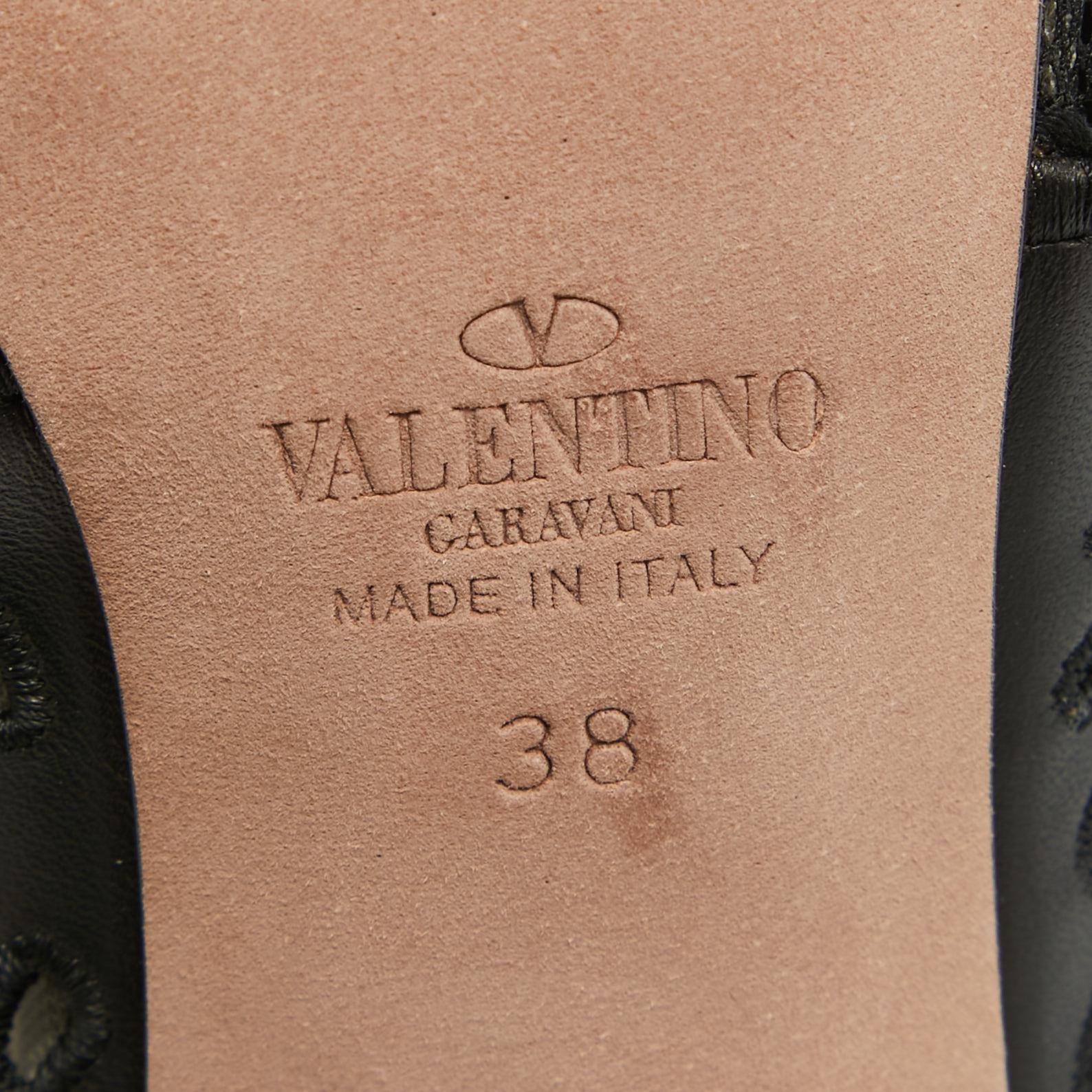 Valentino Schwarz Leder und Spitze Fusion Knöchelstiefeletten Größe 38 Damen im Angebot