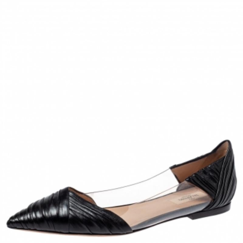 These Valentino ballet flats stand out with their design and style! These flats are crafted from leather and feature draped pointed toes and heel counters. They flaunt PVC panels on the sides and come equipped with comfortable leather-lined insoles.