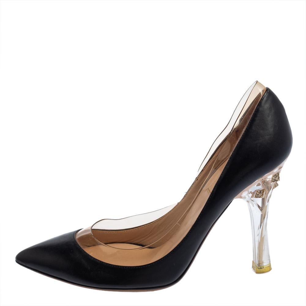 These stylish pumps hail from the house of Valentino and come in a lovely shade of black. They are crafted from leather and PVC and are styled with pointed toes. They are further adorned with signature Rockstud detailing on the 11 cm heels and are