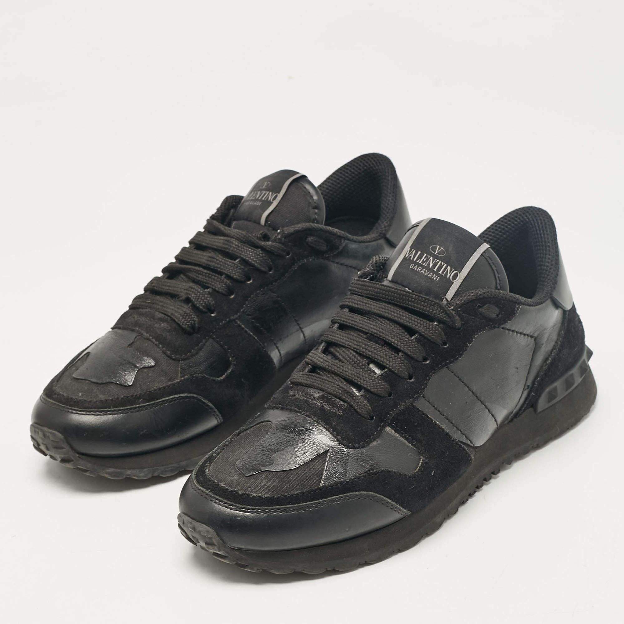 Présentées dans une silhouette classique, ces baskets de créateur sont une combinaison parfaite de luxe, de confort et de style. Ces baskets sont finies avec des détails de signature et des semelles confortables.