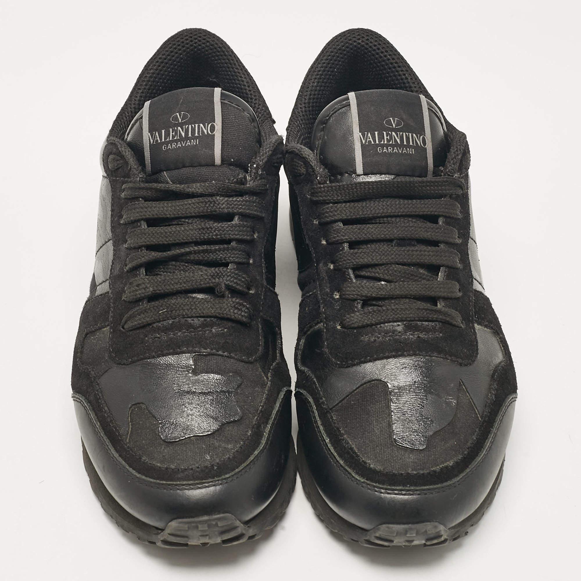 Noir Valentino - Baskets basses en cuir et daim Rockrunner - Taille 36 en vente