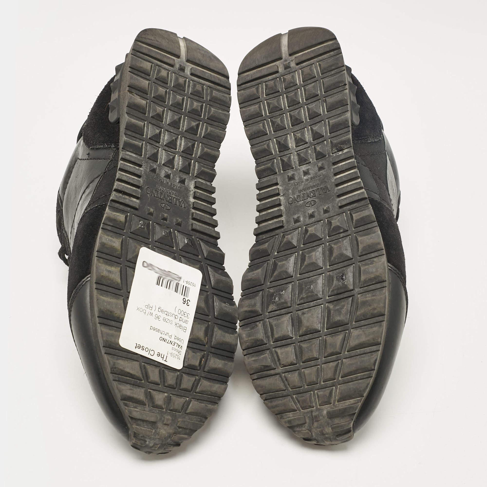 Valentino - Baskets basses en cuir et daim Rockrunner - Taille 36 en vente 1