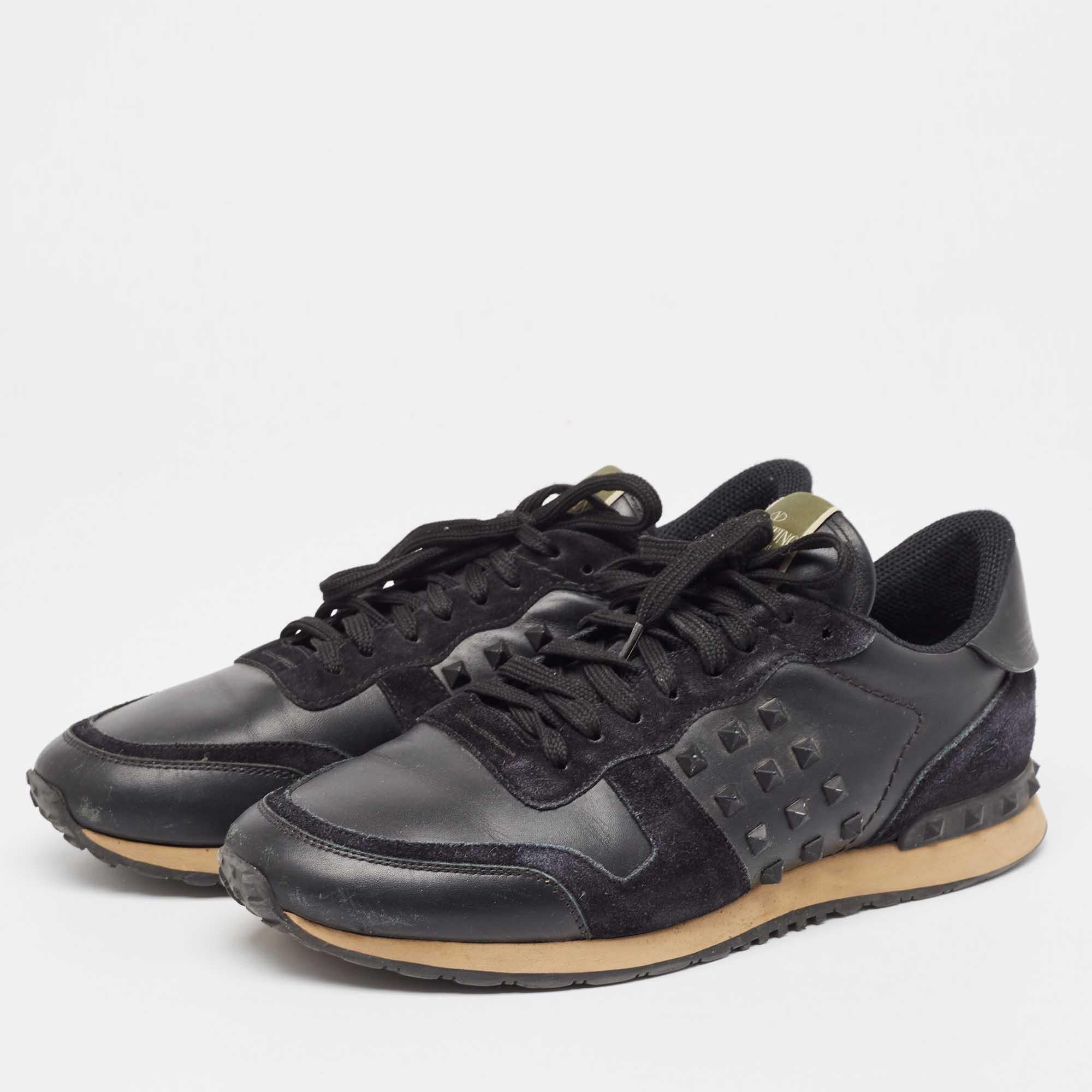 Add a statement appeal to your outfit with these sneakers. Made from premium materials they feature lace up vamps and relaxing footbeds. The durable sole of this pair aims to provide you with everyday ease.