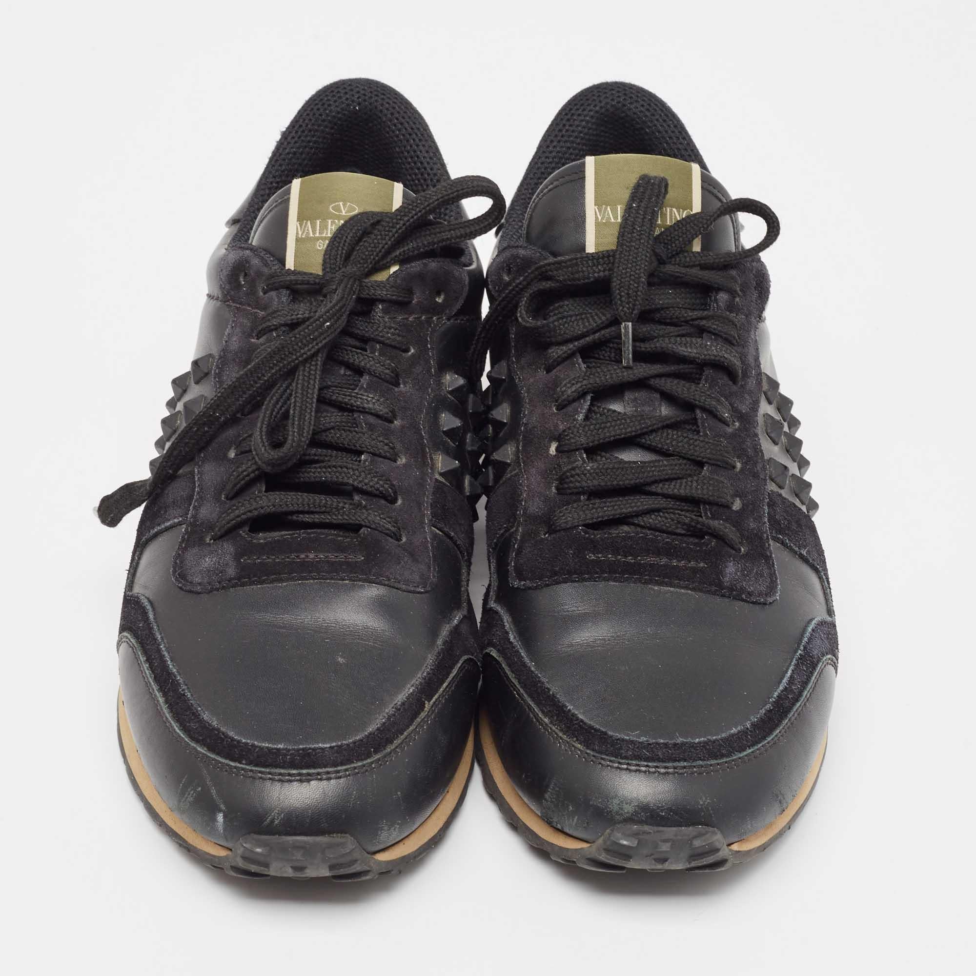 Valentino Black Leather and Suede Rockrunner Sneakers Size 43 In Good Condition In Dubai, Al Qouz 2