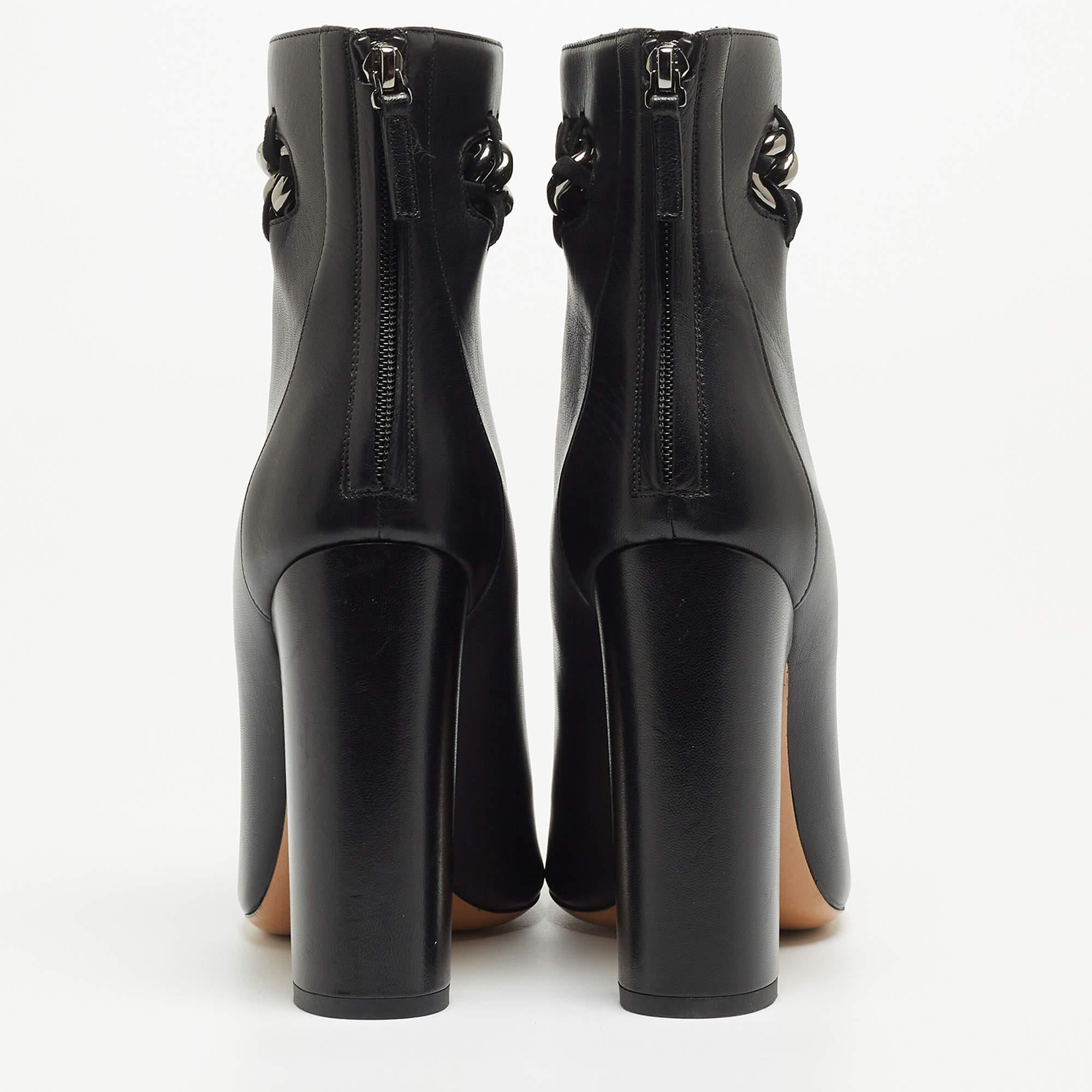 Valentino Black Leather Ankle Boots  In New Condition For Sale In Dubai, Al Qouz 2