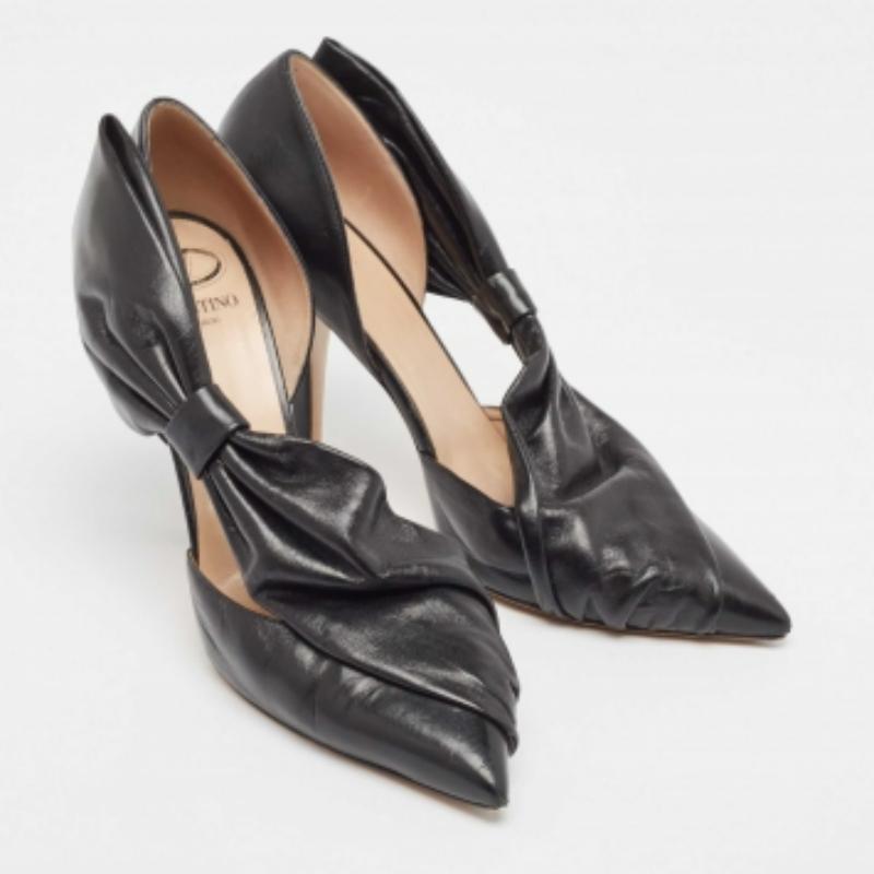 Noir Valentino - Noeud en cuir noir  Bout pointu  Escarpins taille 39,5 en vente