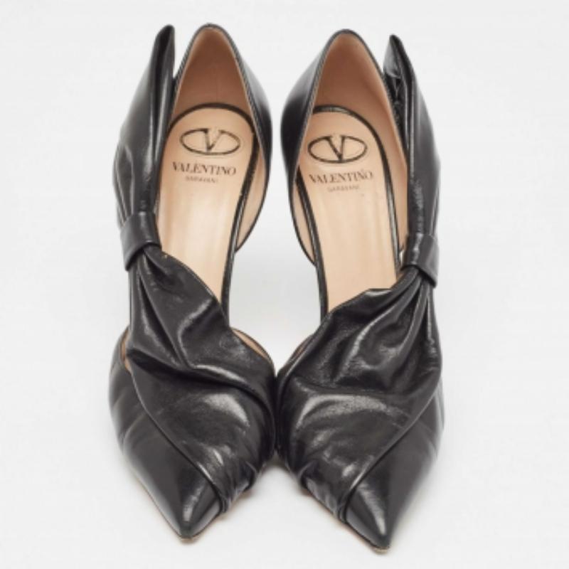 Valentino - Noeud en cuir noir  Bout pointu  Escarpins taille 39,5 Bon état - En vente à Dubai, Al Qouz 2