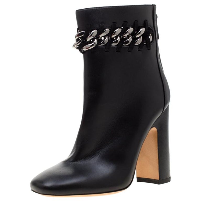 Udveksle magnet dør spejl Valentino Black Leather Chain Link Embellished Block Heel Ankle Boots Size  36 For Sale at 1stDibs | valentino boots heels, valentino ankle boots