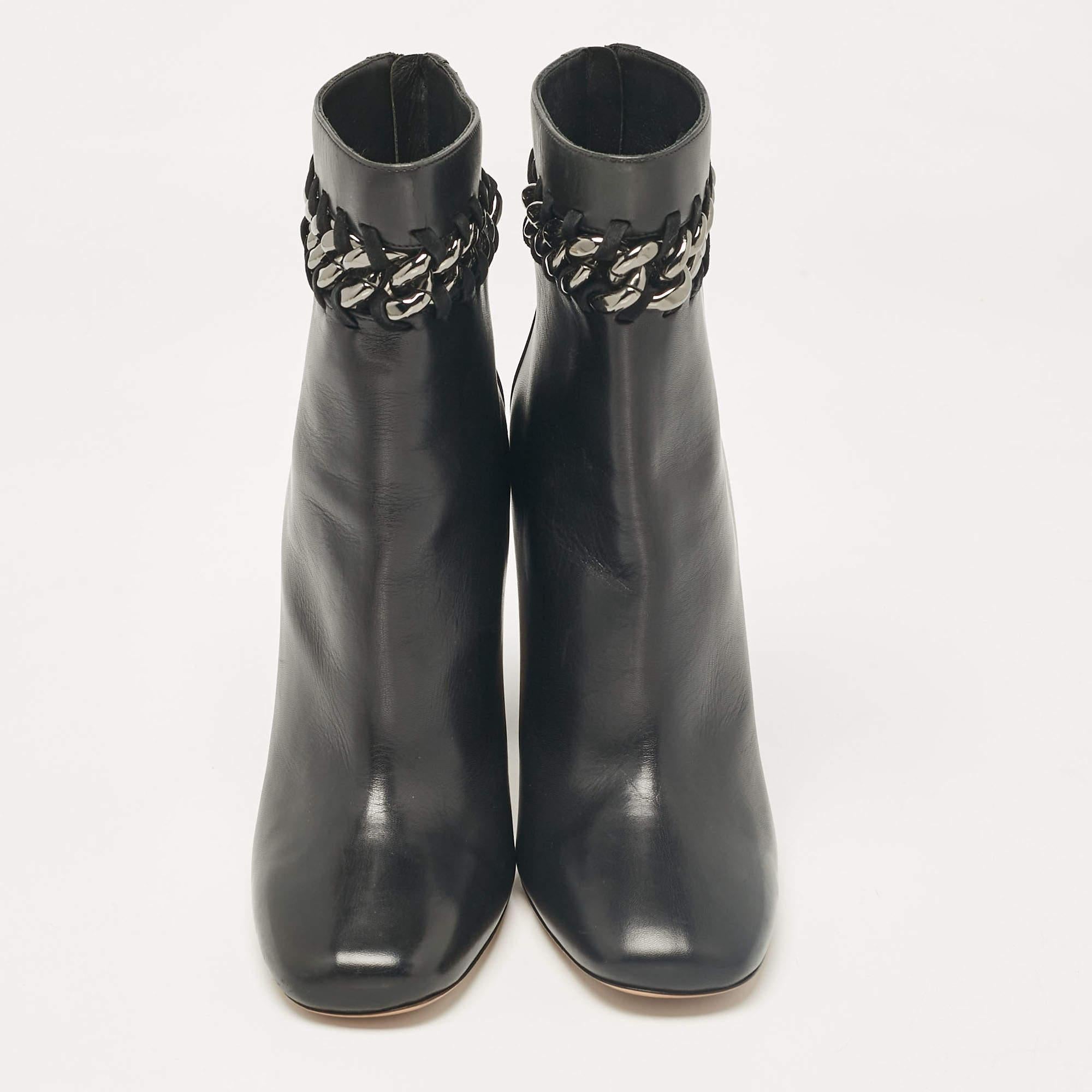 Noir Valentino - Bottines à talons hauts en cuir noir avec ornements en maillons de chaîne - Taille 41 en vente
