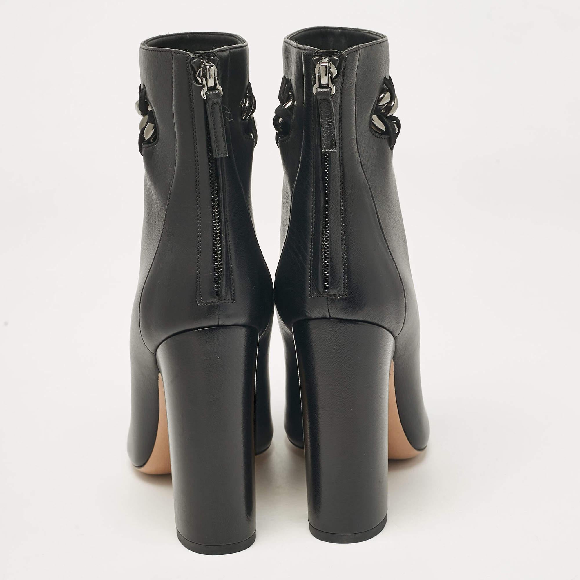 Valentino - Bottines à talons hauts en cuir noir avec ornements en maillons de chaîne - Taille 41 Pour femmes en vente