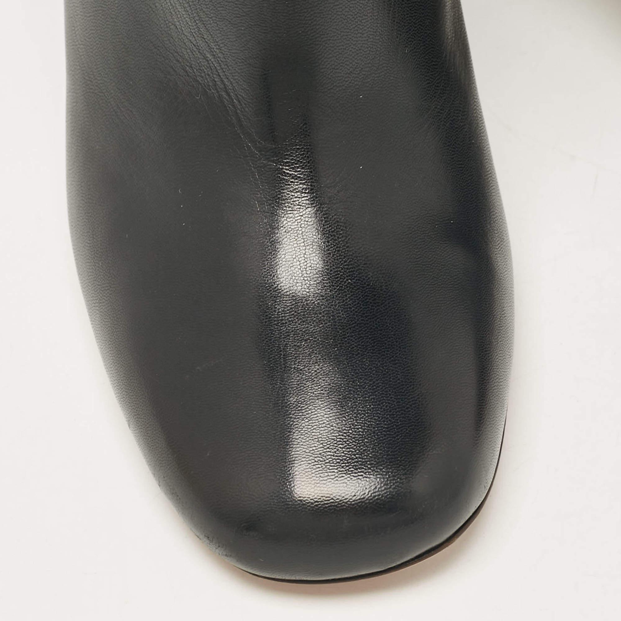 Valentino - Bottines à talons hauts en cuir noir avec ornements en maillons de chaîne - Taille 41 en vente 2