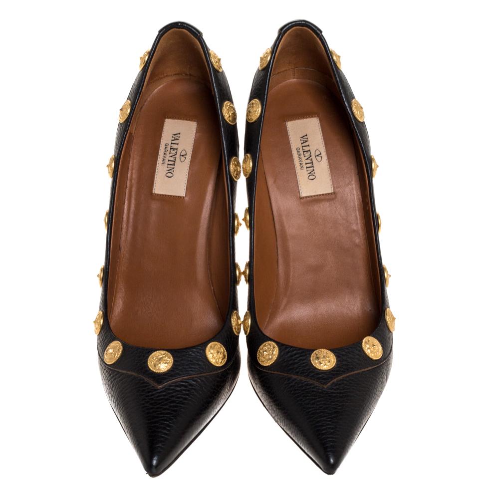 From their shape and detailing to their overall appeal, these Valentino pumps are utterly mesmerizing. The pumps are crafted from leather and decorated with coins. They are complete with smooth leather-lined insoles and 10.5 cm heels.

