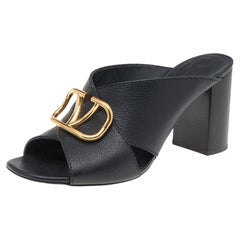 Valentino Valentino Schwarz Leder Criss Cross V Logo Blockabsatz Pantoletten Sandalen Größe 39,5