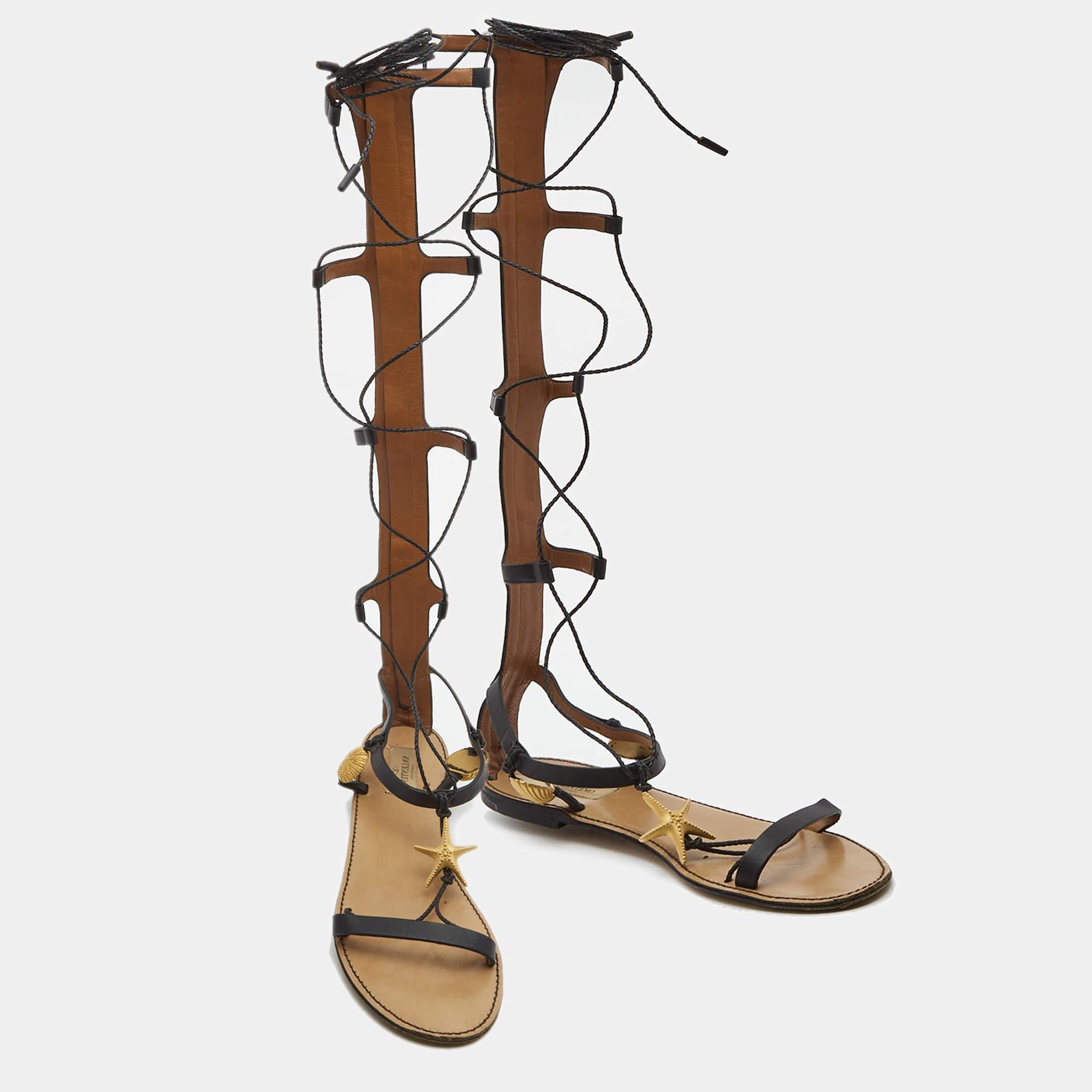 Valentino Black Leather Embellished Gladiator Flat Sandals Size 39 In Good Condition In Dubai, Al Qouz 2