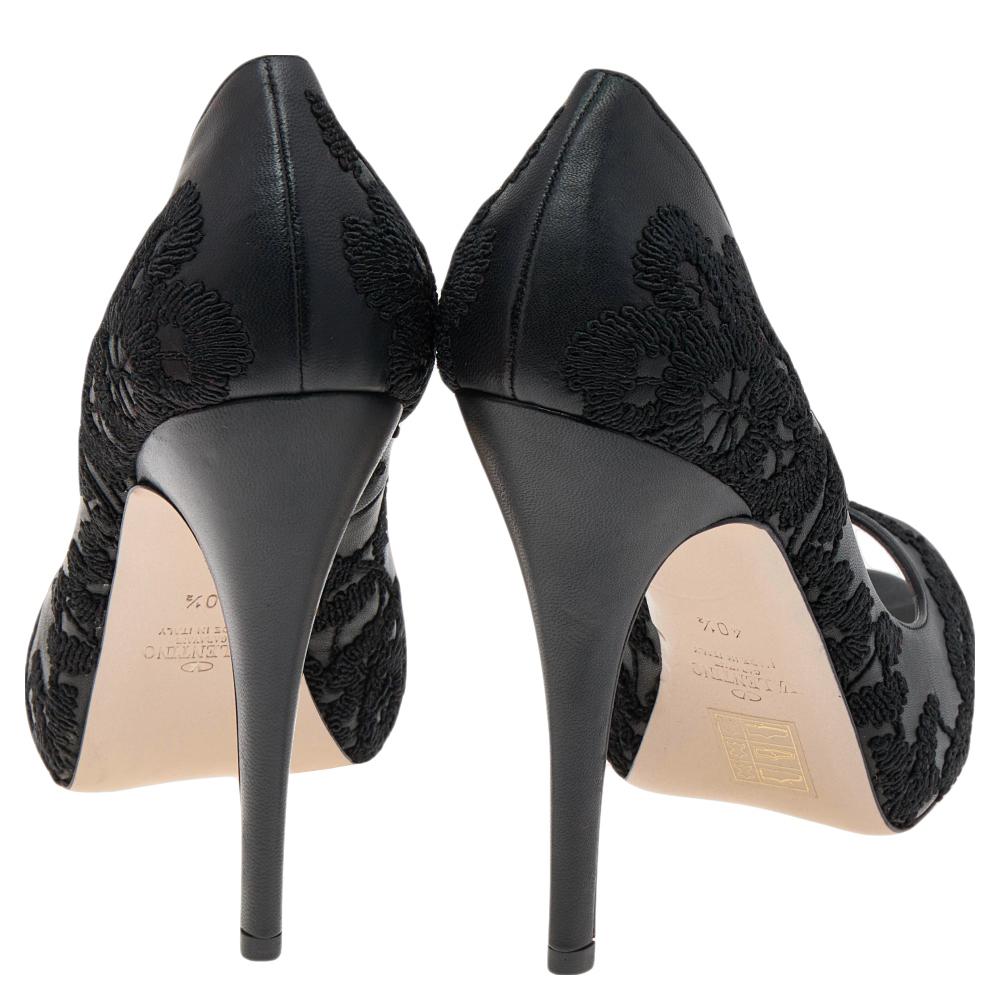 Women's Valentino Black Leather Embroidered Peep Toe Platform Pumps Size 40.5