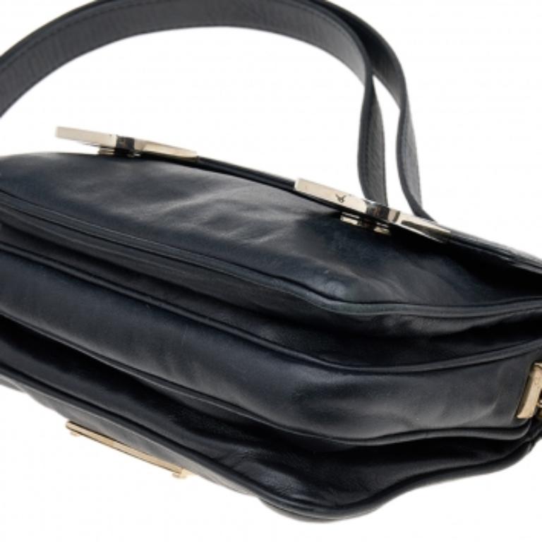 Valentino Black Leather Flap Shoulder Bag In Fair Condition For Sale In Dubai, Al Qouz 2
