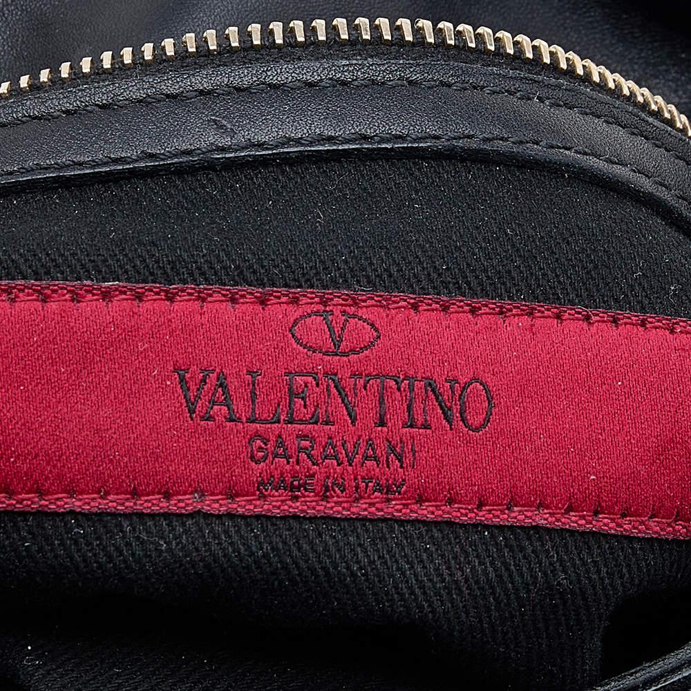 Valentino - Sac à bandoulière à rabat en cuir noir en vente 2