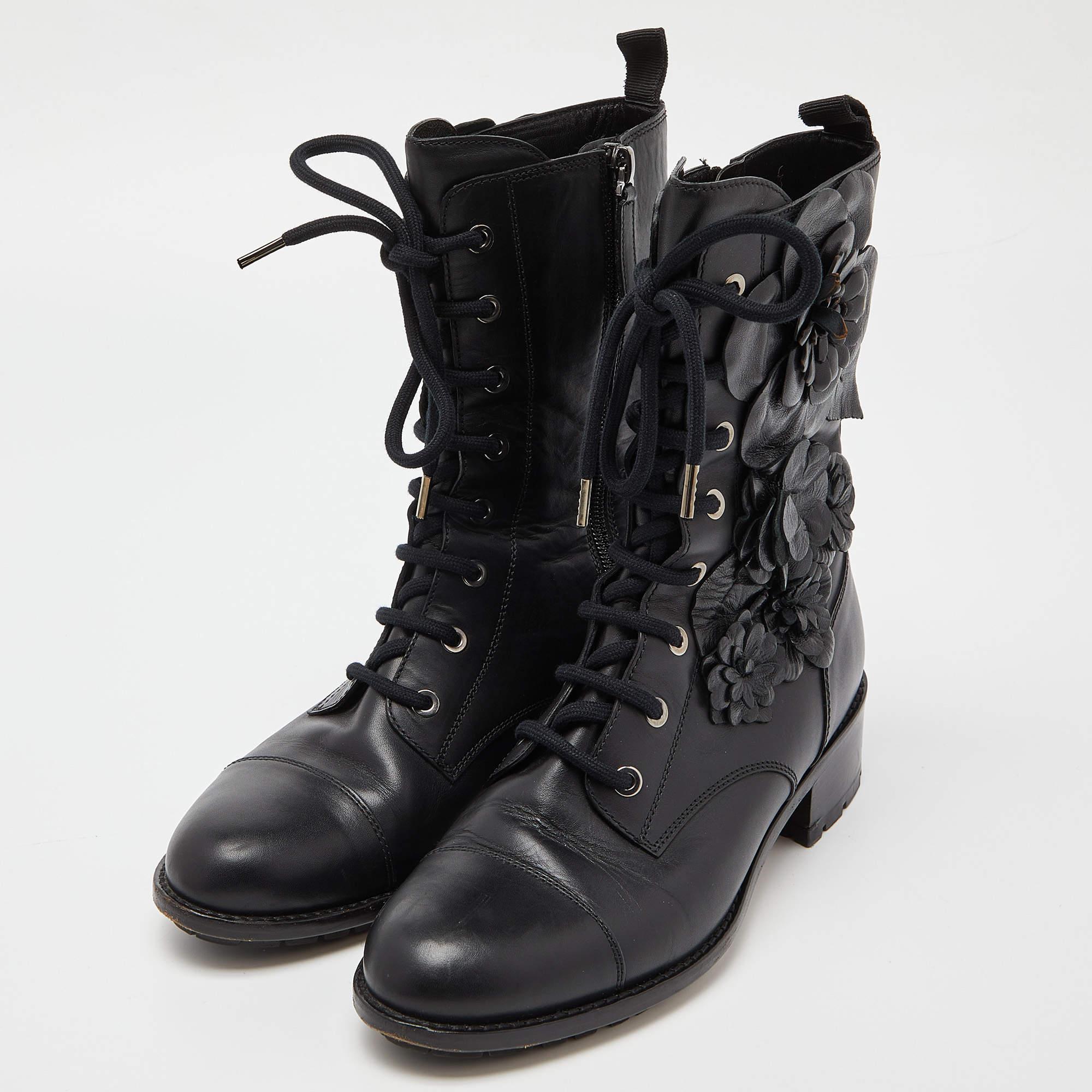 Valentino Black Leather Floral Applique Combat Boots  In Good Condition In Dubai, Al Qouz 2