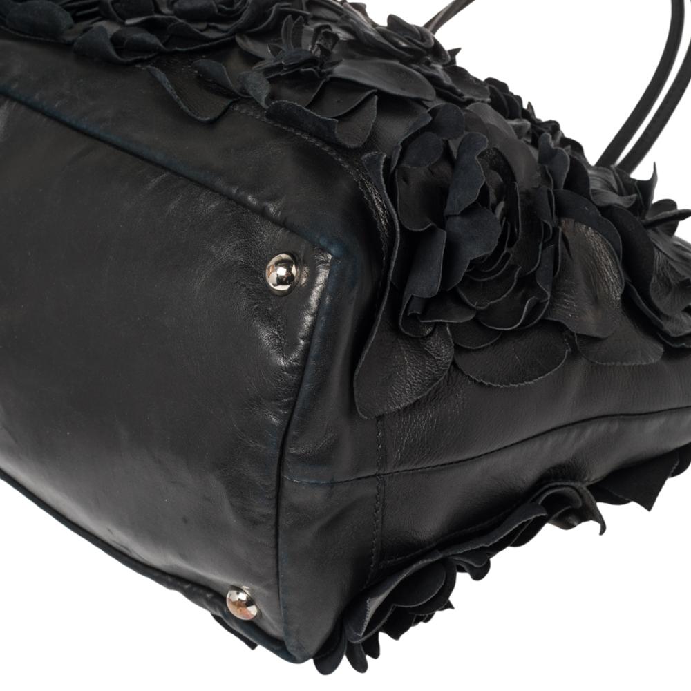 Valentino Black Leather Floral Applique Tote In Good Condition In Dubai, Al Qouz 2