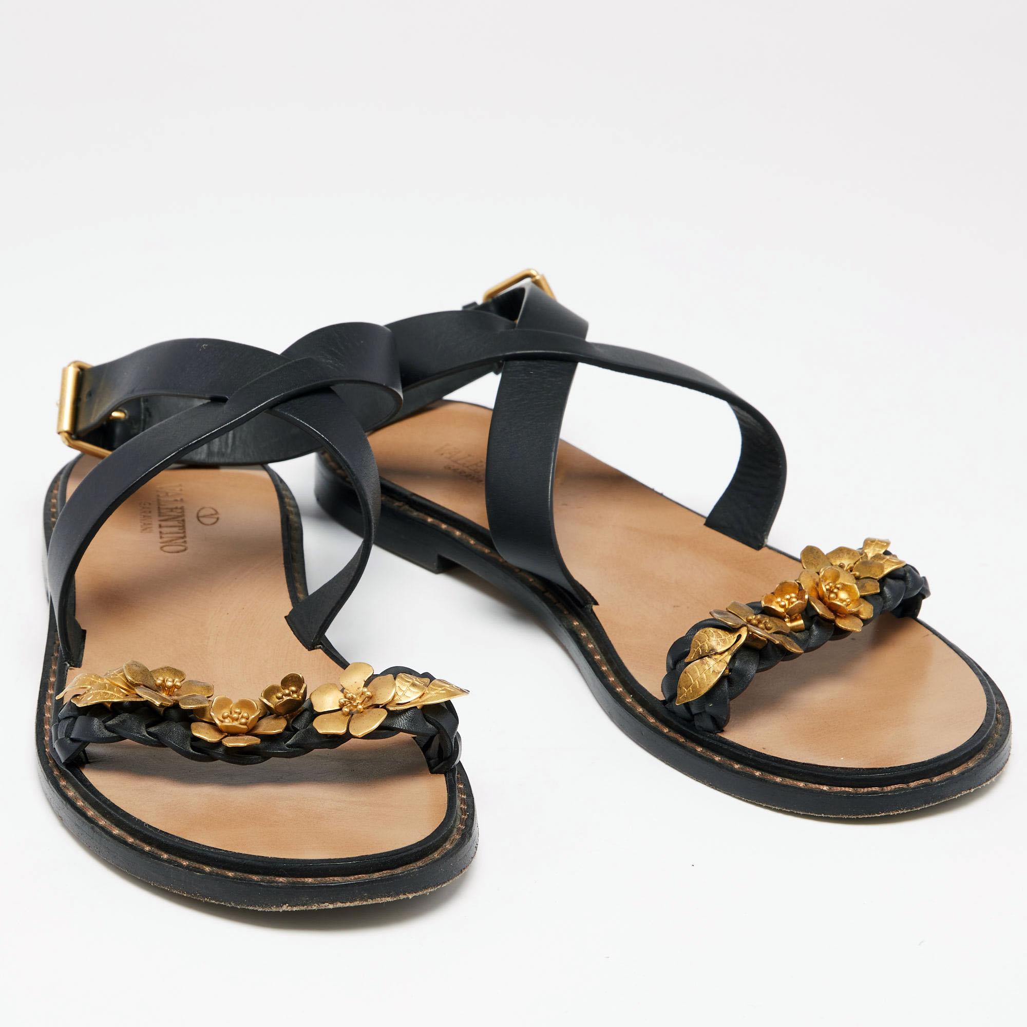 Valentino Black Leather Flower Embellished Ankle Strap Flat Sandals Size 40 In Good Condition In Dubai, Al Qouz 2