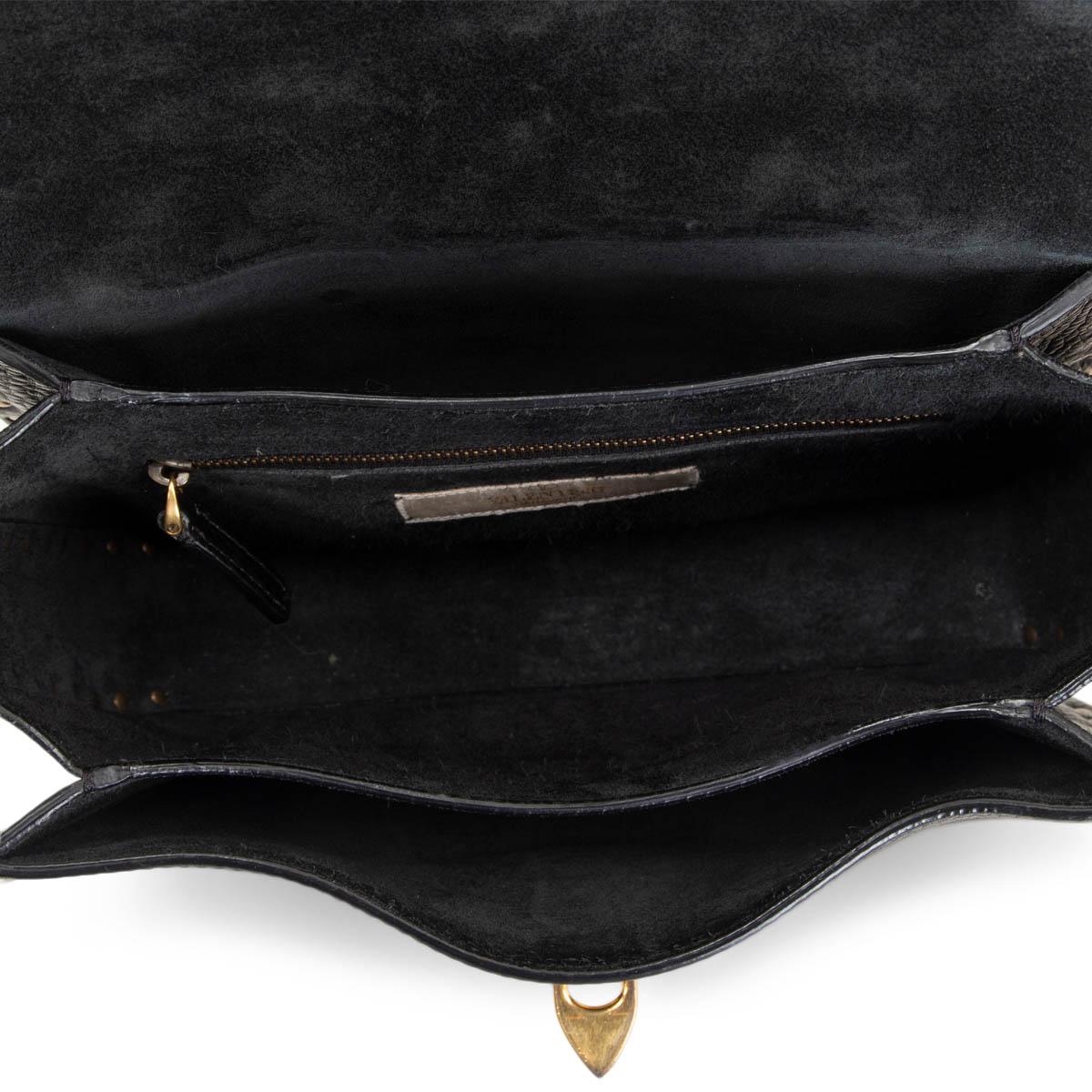 VALENTINO black leather GUITAR ROCKSTUD ROLLING Shoulder Bag In Excellent Condition In Zürich, CH