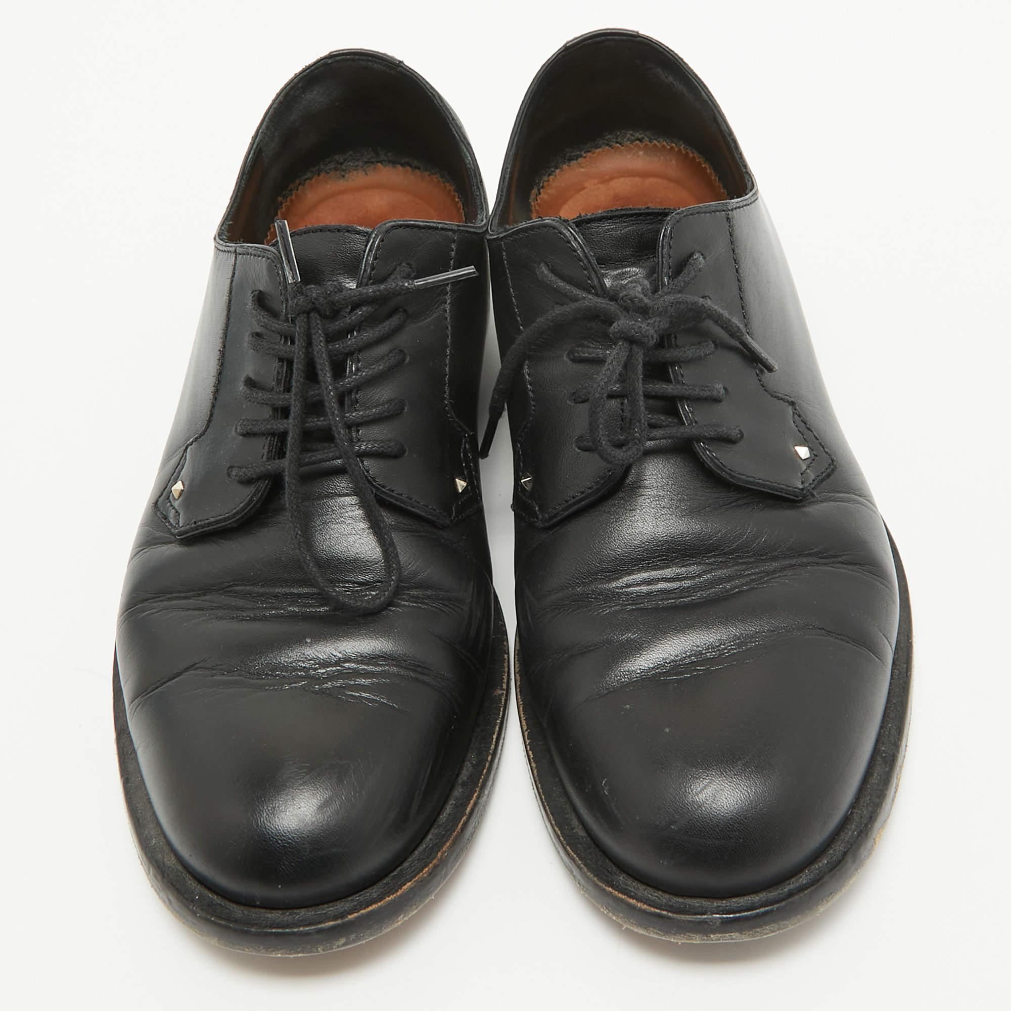 Valentino Black Leather Lace Up Derby Size 36 In Fair Condition For Sale In Dubai, Al Qouz 2
