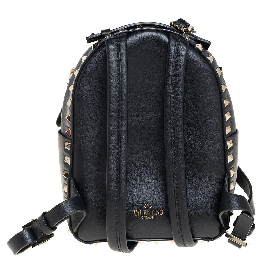 Valentino Black Leather Mini Rockstud Backpack In Good Condition In Dubai, Al Qouz 2