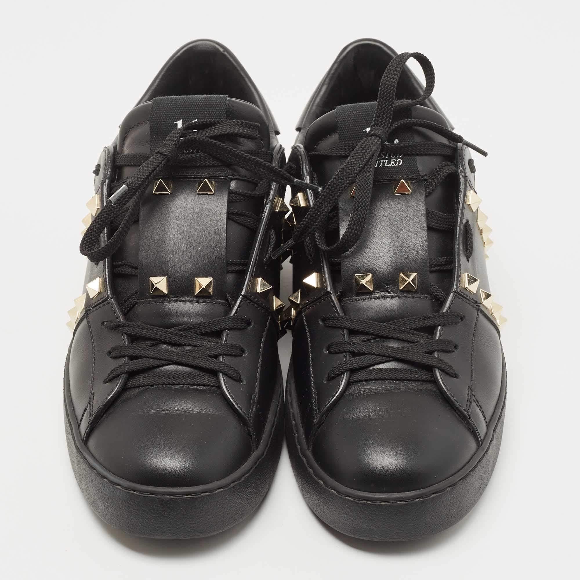 Valentino's sneaker is presented in black leather, with Rockstud details and simple laces for easy securing. The shoes fit well and look great.

Includes: Original Dustbag

